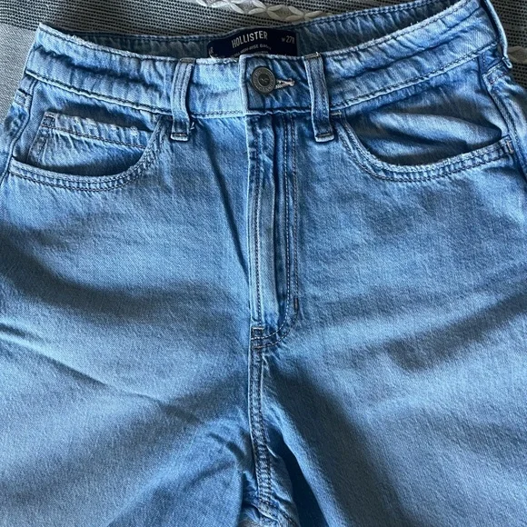 Hollister Ultra Hugh Rise Baggy 27- like new -worn twice - Picture 3 of 4